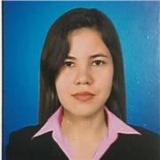 Docente de ciencias sociales imparte clases a niños de todas las edades